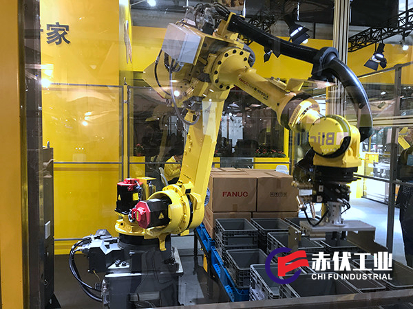 碼垛機(jī)器人(圖1) 碼垛機(jī)器人(圖1)