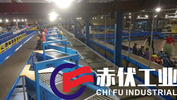 交叉帶式自動分揀線(圖1) 交叉帶式自動分揀線(圖1)